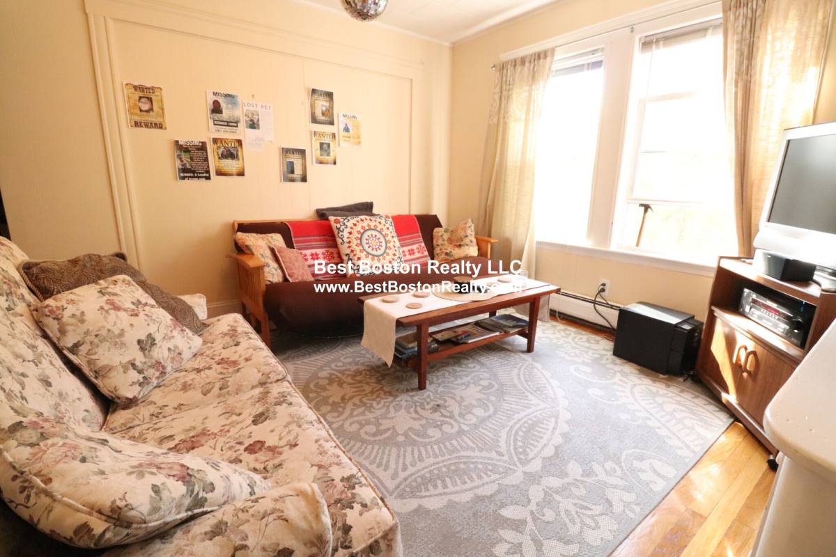 Apartment for rent at 262 Main St #1, Medford, MA 02155