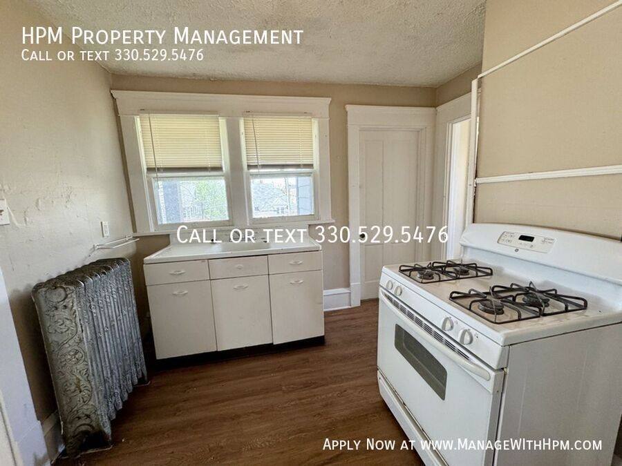 Apartment for rent at 1307 Woodland Ave #2, Canton, OH 44703