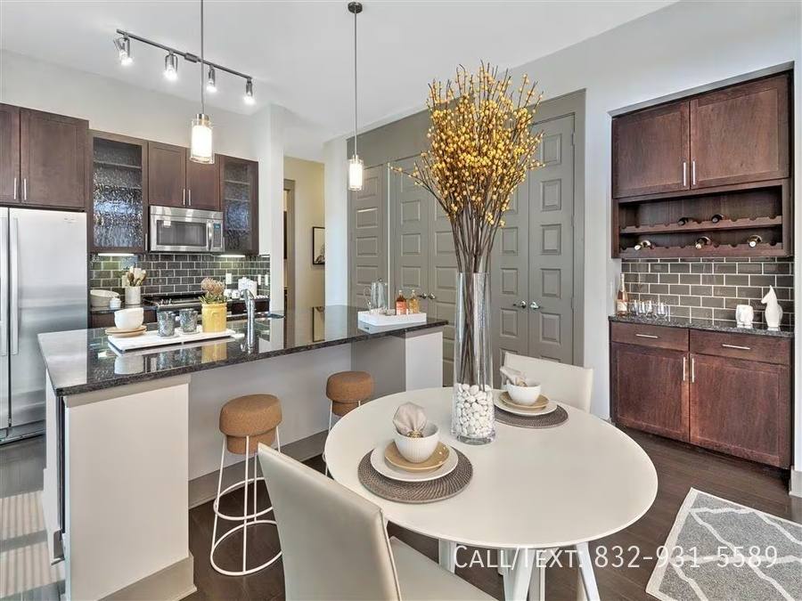 Apartment for rent at 2501 McKinney St #CRT2, Houston, TX 77003