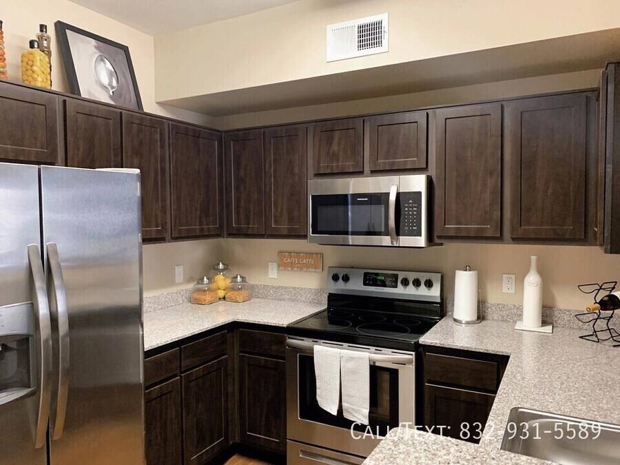 Apartment for rent at 13709 Travis Heights Lane #CPCR, Houston, TX 77059