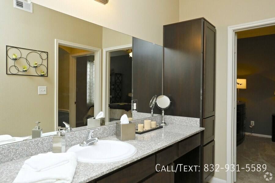 Apartment for rent at 13709 Travis Heights Lane #CPCR, Houston, TX 77059