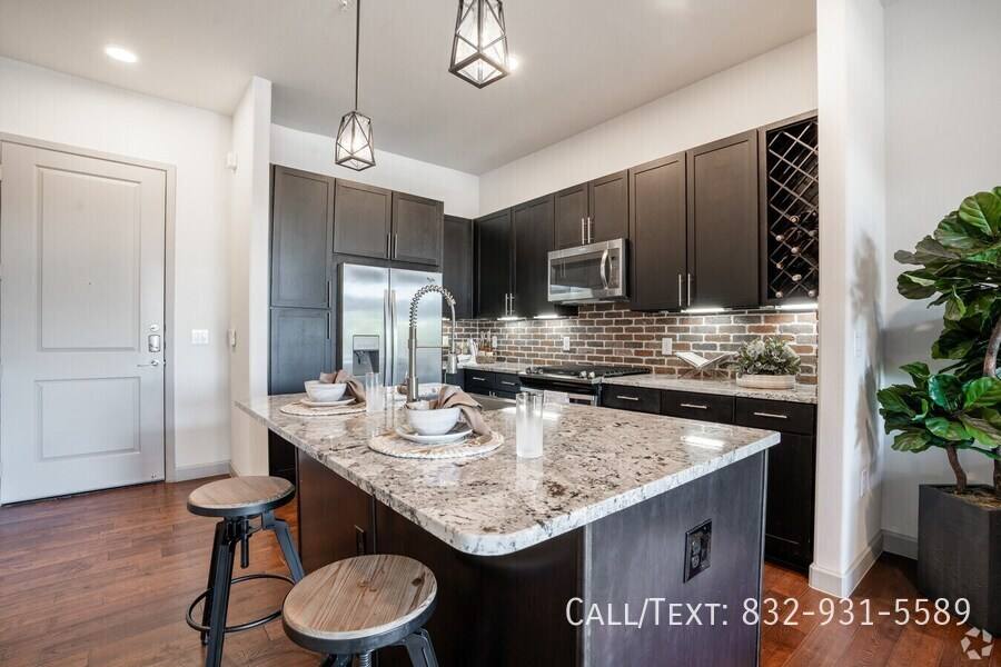 Apartment for rent at 4599 Bellaire Blvd #SCR2, Bellaire, TX 77401