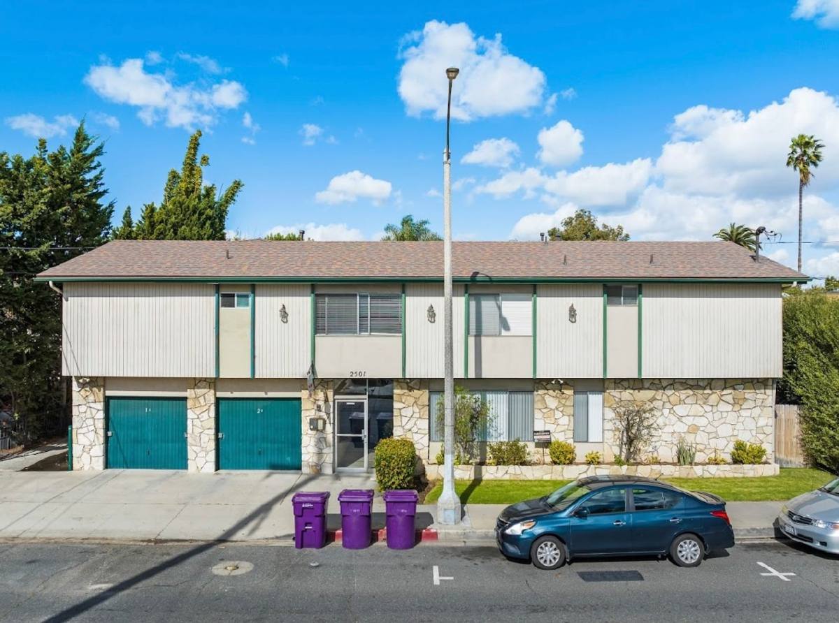 Apartment for rent at 2501 E 4th St, Long Beach, CA 90814