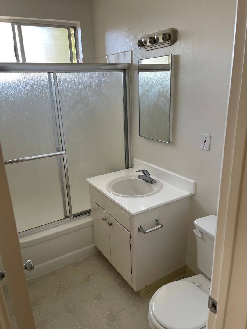 Apartment for rent at 2501 E 4th St, Long Beach, CA 90814