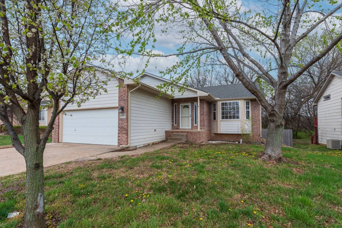 House for rent at 517 E Minneha Ave, Andover, KS 67002