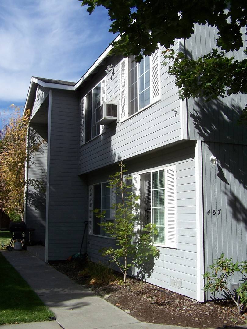 Apartment for rent at 457 NW 17th St, Redmond, OR 97756