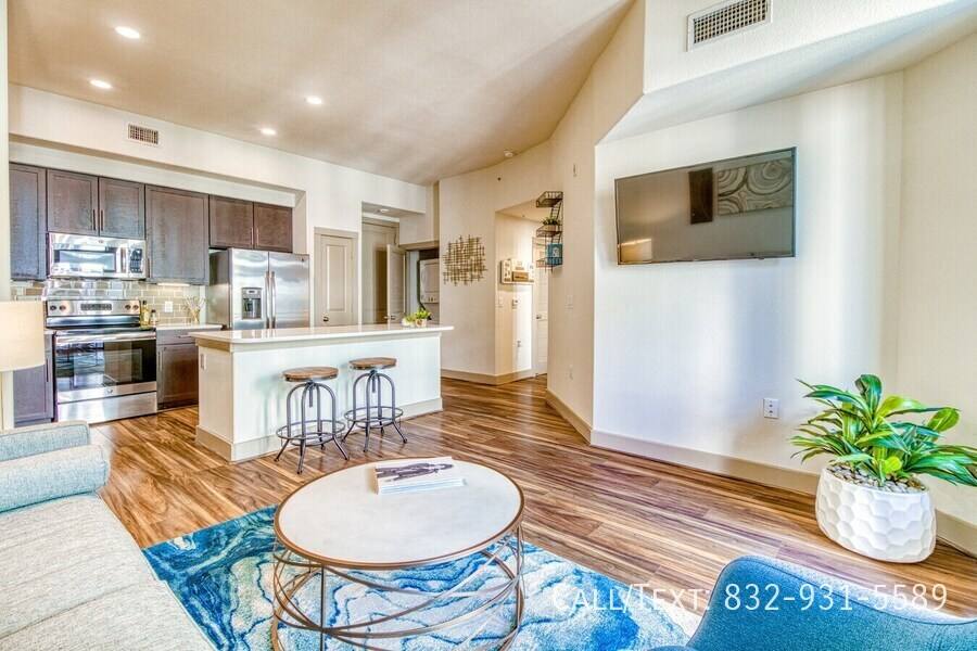 Apartment for rent at 668 W Dallas St #SAMN1, Houston, TX 77019