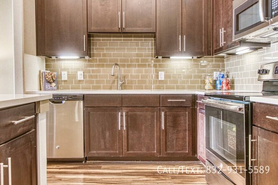 Apartment for rent at 668 W Dallas St #SAMN1, Houston, TX 77019