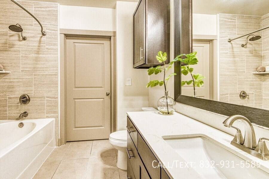 Apartment for rent at 668 W Dallas St #SAMN1, Houston, TX 77019