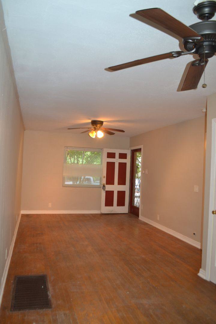 Apartment for rent at 904 Denton St, Denton, TX 76201