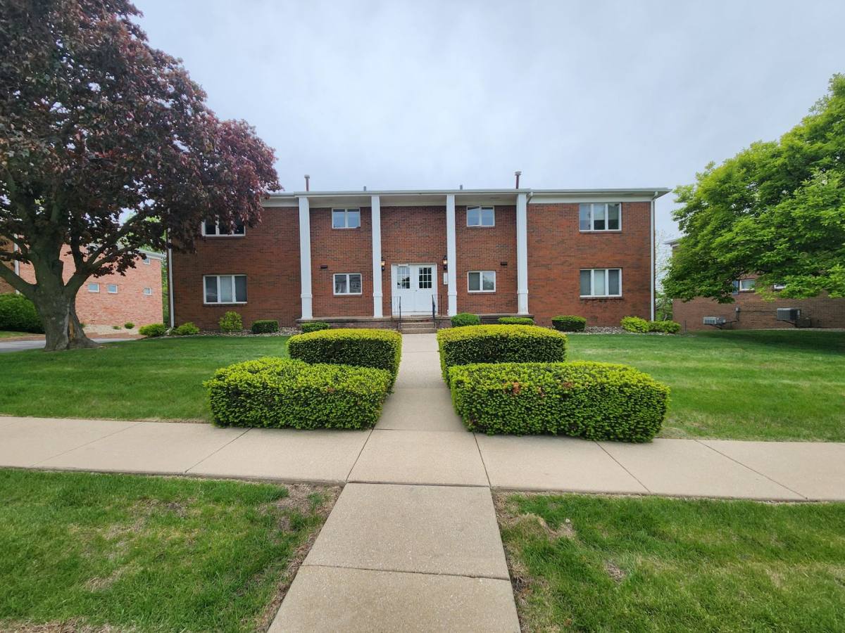 Apartment for rent at 3602 37th Ave, Moline, IL 61265