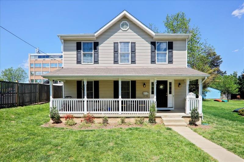 House for rent at 3717 Dupont Ave, Kensington, MD 20895