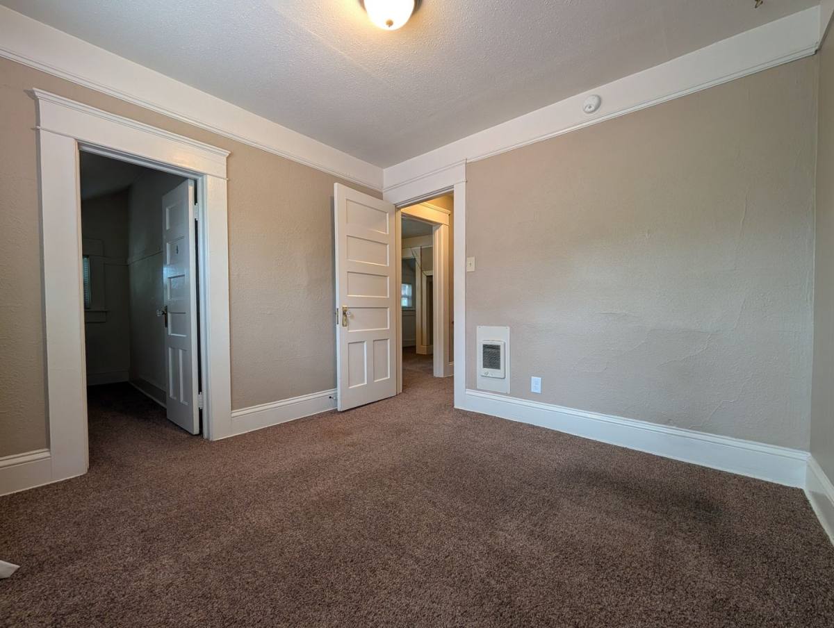 Apartment for rent at 949 W 5th, Eugene, OR 97401