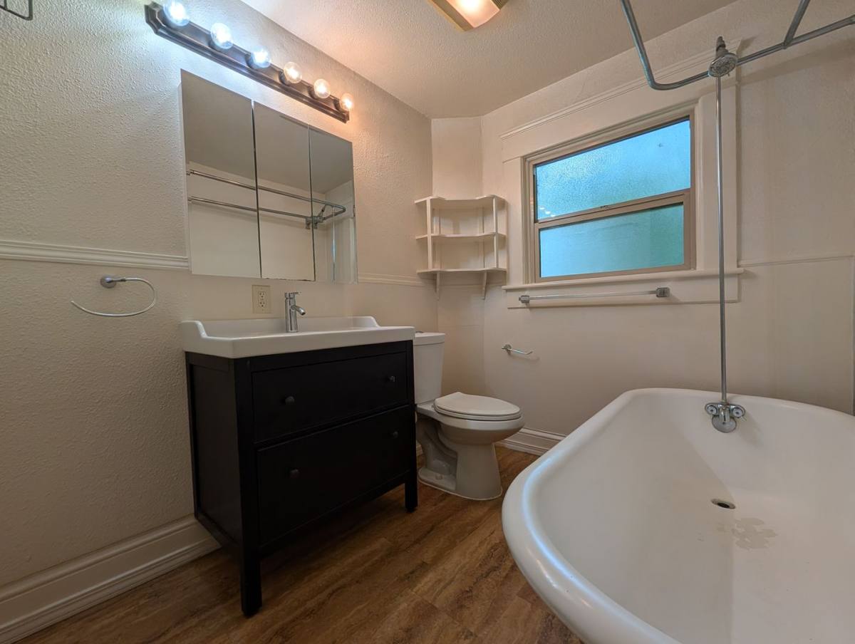 Apartment for rent at 949 W 5th, Eugene, OR 97401