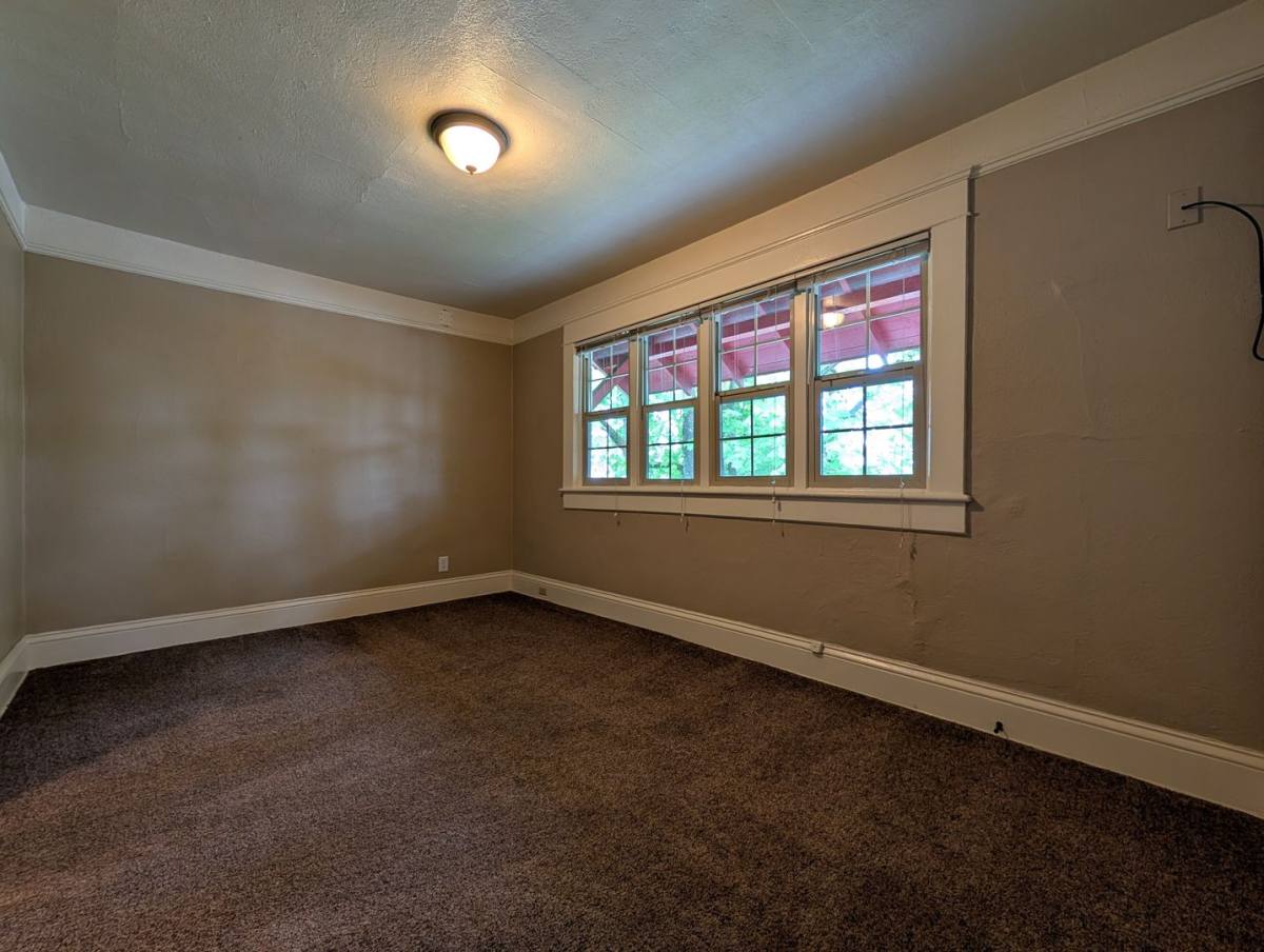 Apartment for rent at 949 W 5th, Eugene, OR 97401