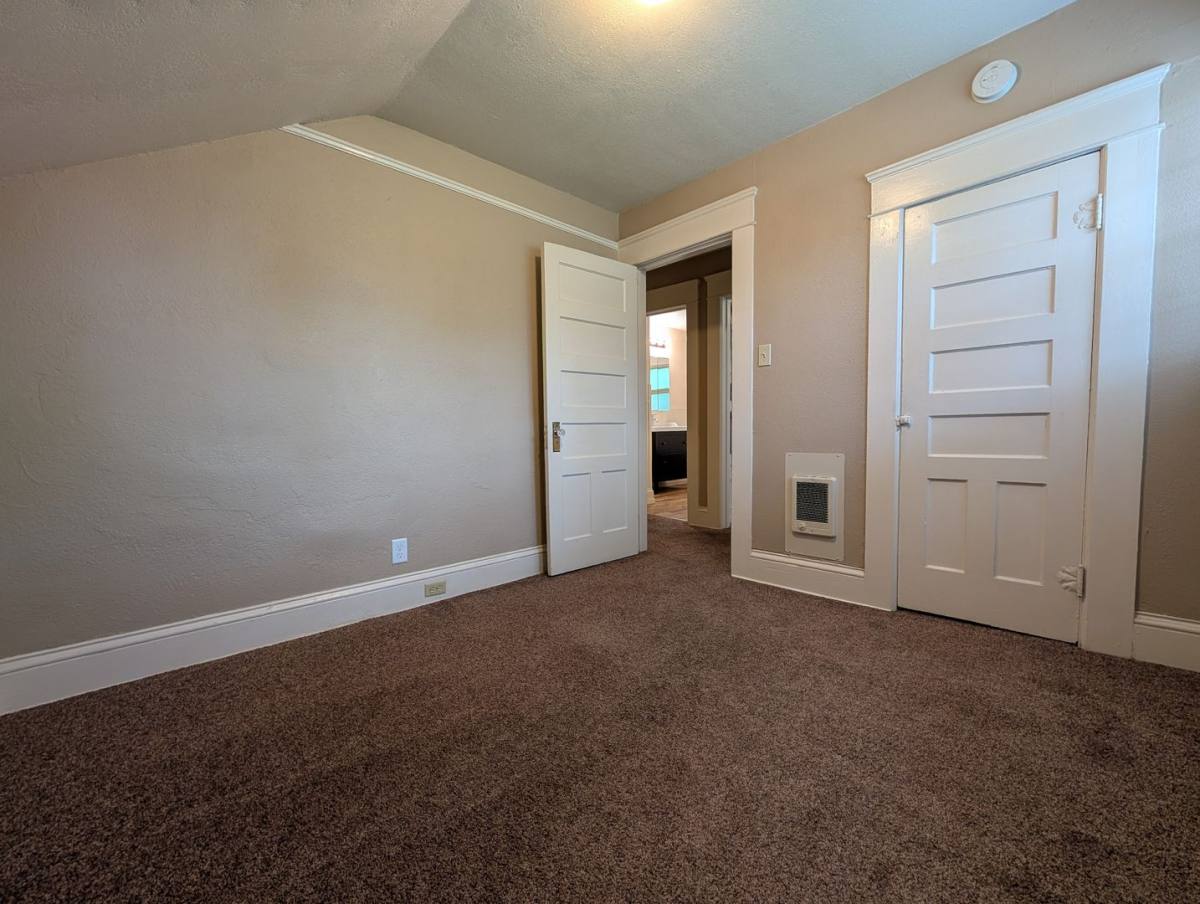 Apartment for rent at 949 W 5th, Eugene, OR 97401