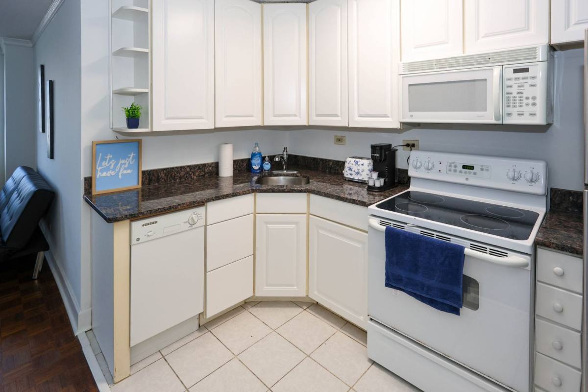 Condo for rent at 300 Peachtree St NE, Atlanta, GA 30308