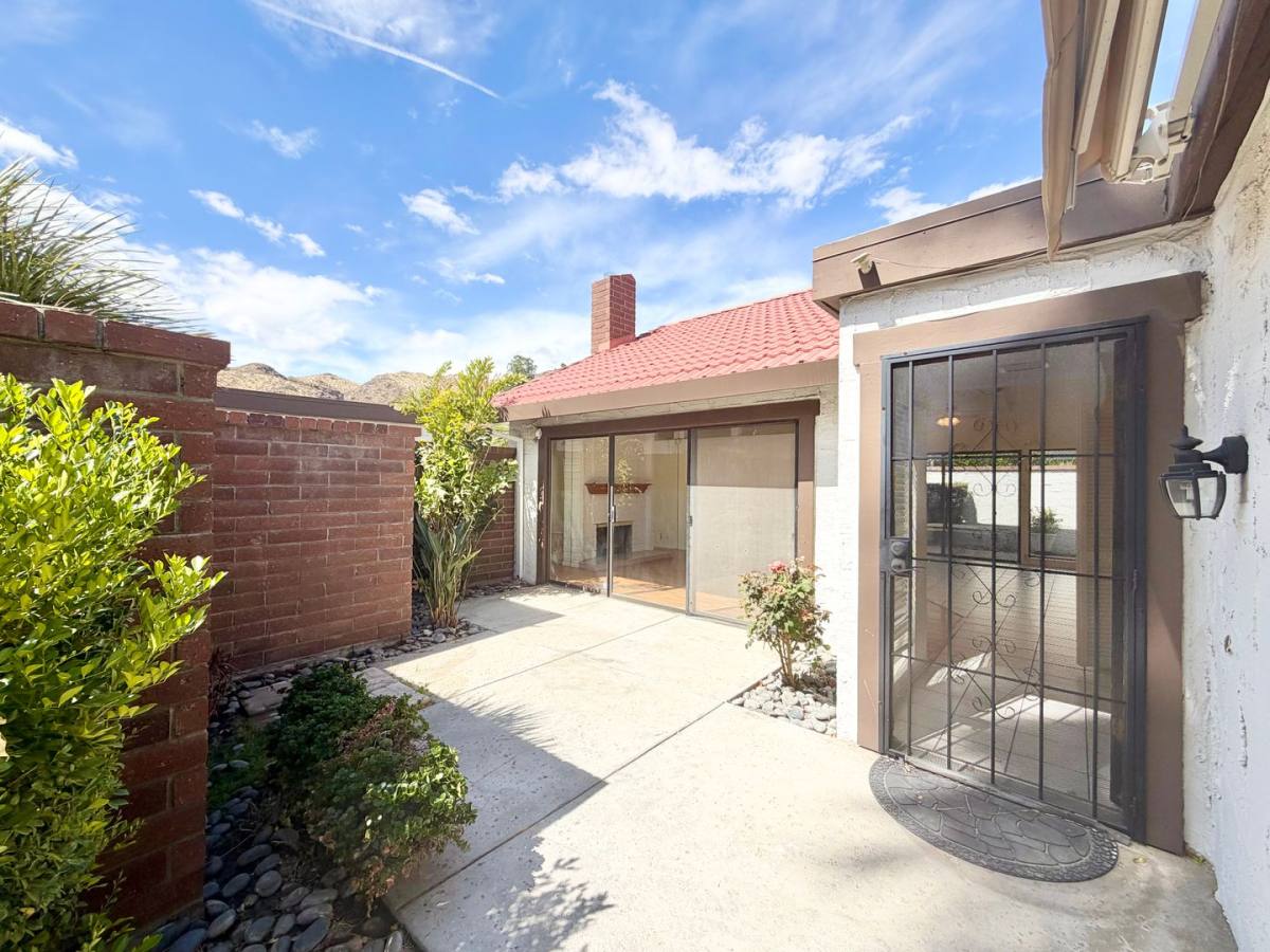 Condo for rent at 2550 Miramonte Circle E, Palm Springs, CA 92264