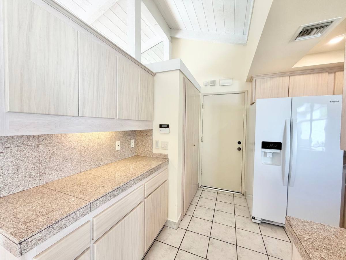 Condo for rent at 2550 Miramonte Circle E, Palm Springs, CA 92264