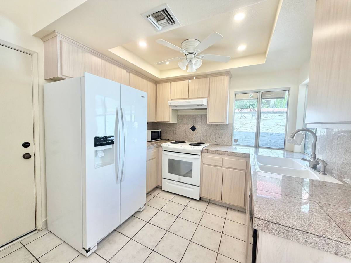 Condo for rent at 2550 Miramonte Circle E, Palm Springs, CA 92264