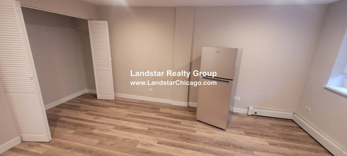 Apartment for rent at 663 W Grace St #103, Chicago, IL 60613