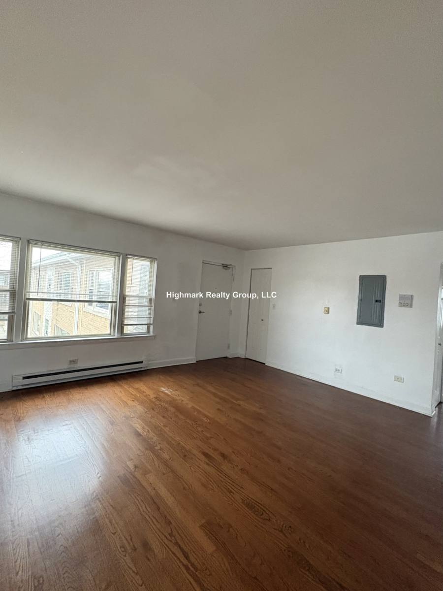 Apartment for rent at 7632 N Milwaukee Ave #4N, Niles, IL 60714