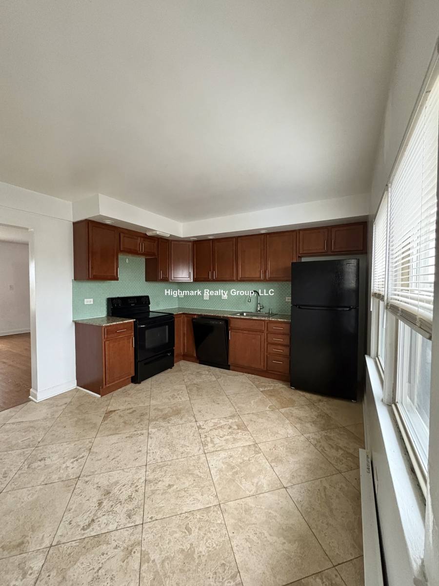 Apartment for rent at 7632 N Milwaukee Ave #4N, Niles, IL 60714