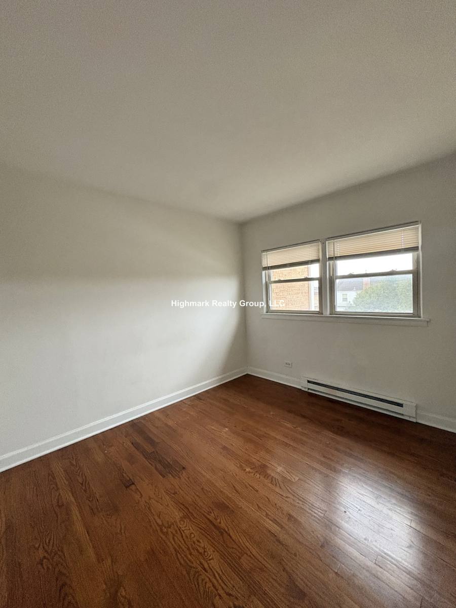 Apartment for rent at 7632 N Milwaukee Ave #4N, Niles, IL 60714