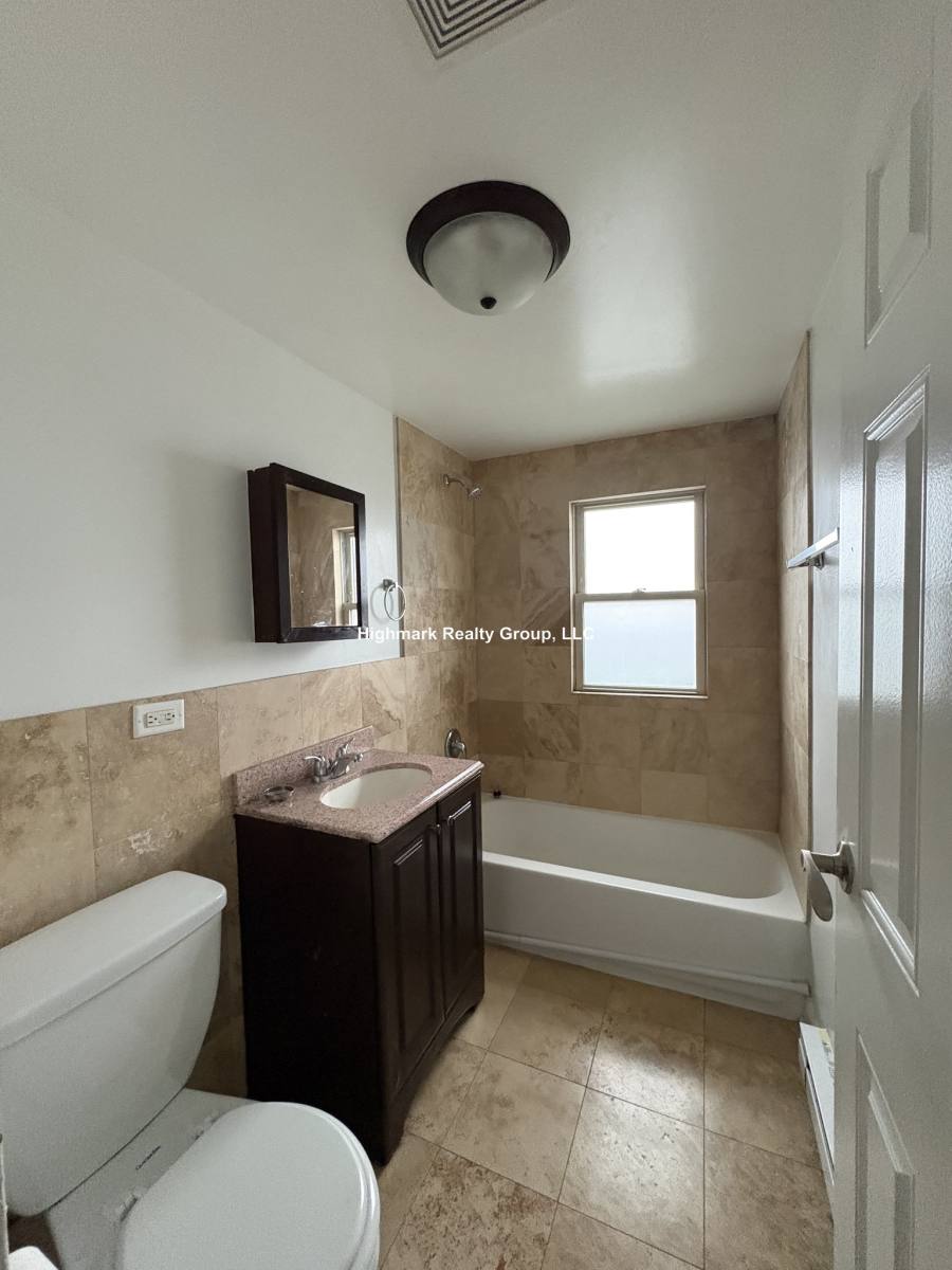 Apartment for rent at 7632 N Milwaukee Ave #4N, Niles, IL 60714