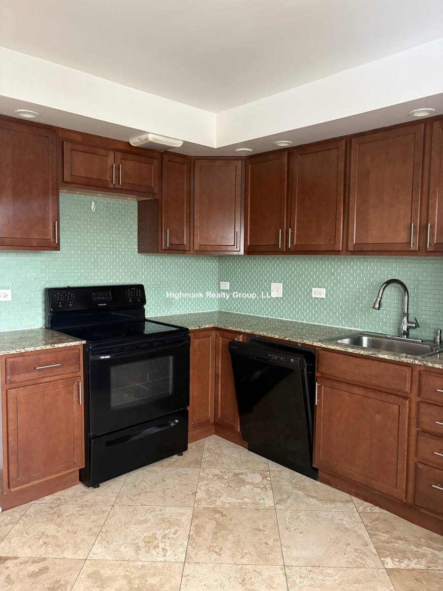 Apartment for rent at 7632 N Milwaukee Ave #4N, Niles, IL 60714