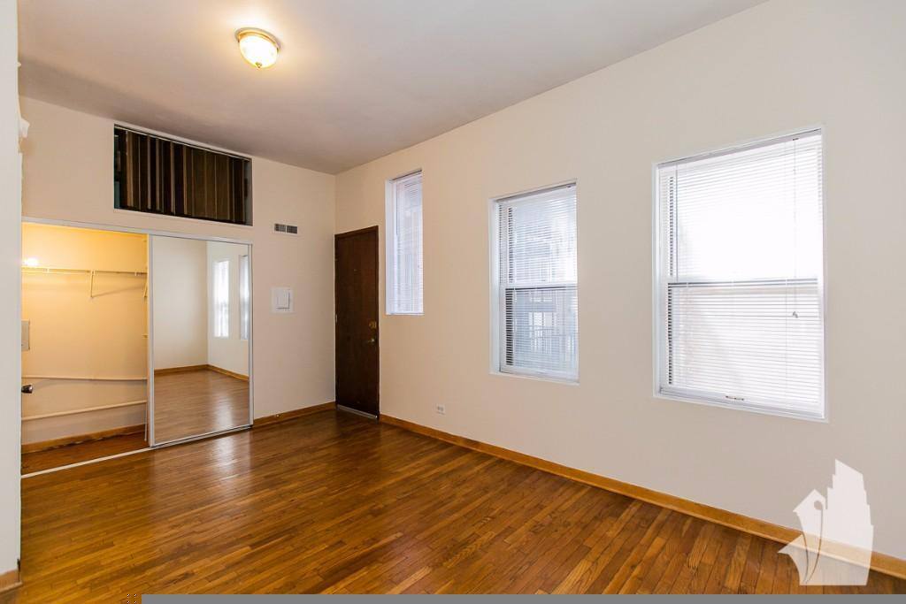 Apartment for rent at 875 W Lill Ave #C1, Chicago, IL 60614