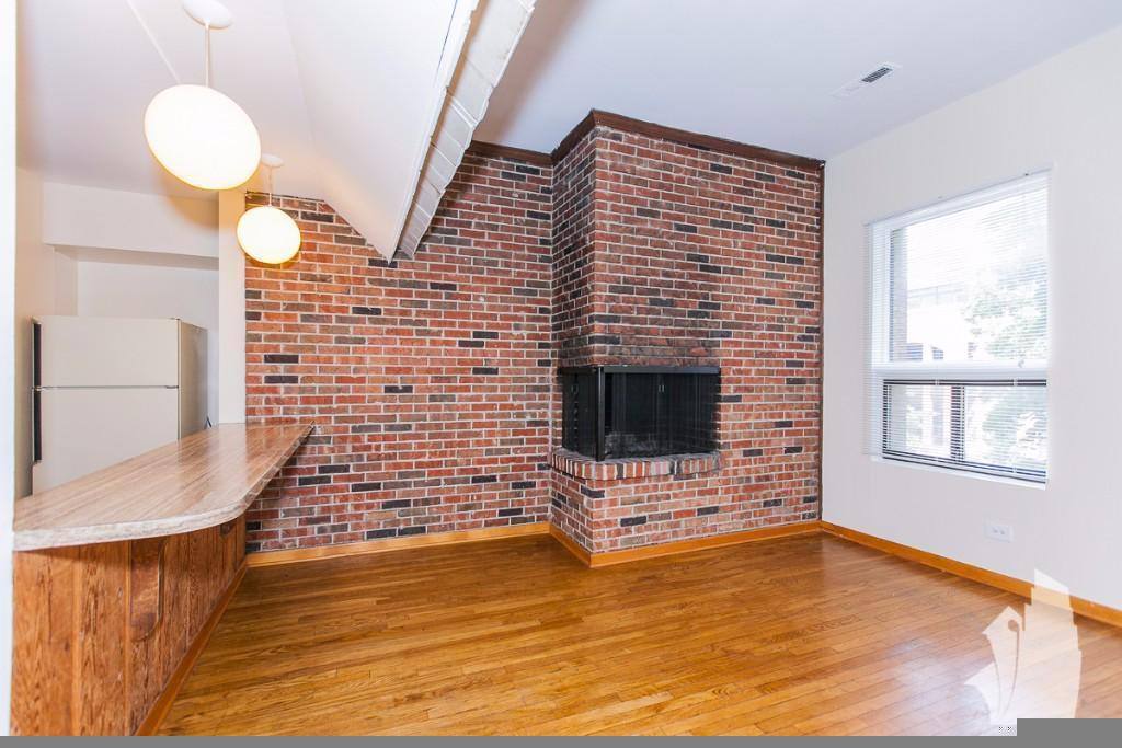 Apartment for rent at 875 W Lill Ave #C1, Chicago, IL 60614