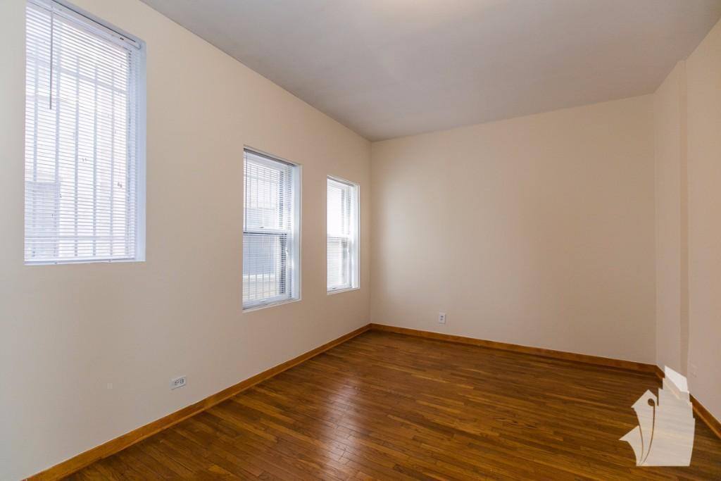 Apartment for rent at 875 W Lill Ave #C1, Chicago, IL 60614