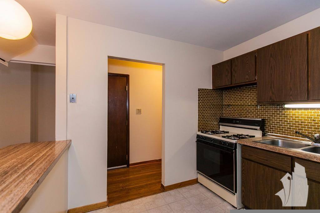 Apartment for rent at 875 W Lill Ave #C1, Chicago, IL 60614