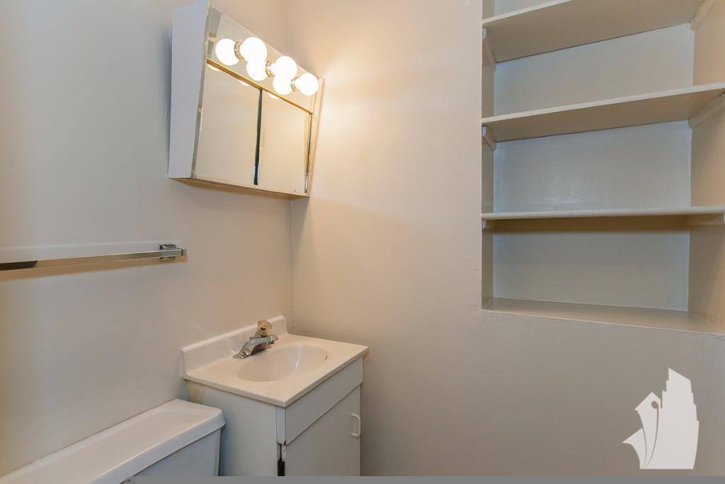 Apartment for rent at 875 W Lill Ave #C1, Chicago, IL 60614