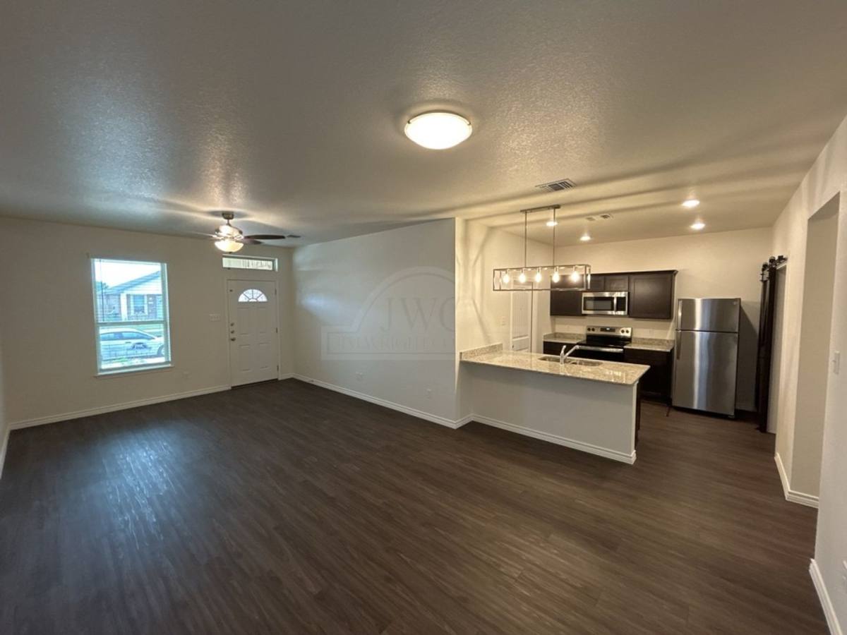 Townhouse for rent at 5104 Rose Garden Loop, Killeen, TX 76542