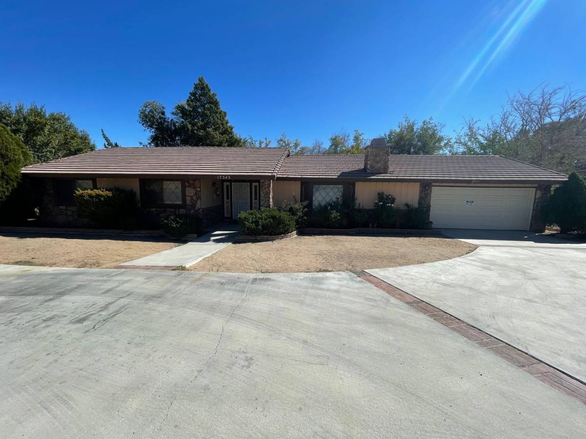 House for rent at 17343 Buckthorn Ave, Hesperia, CA 92345