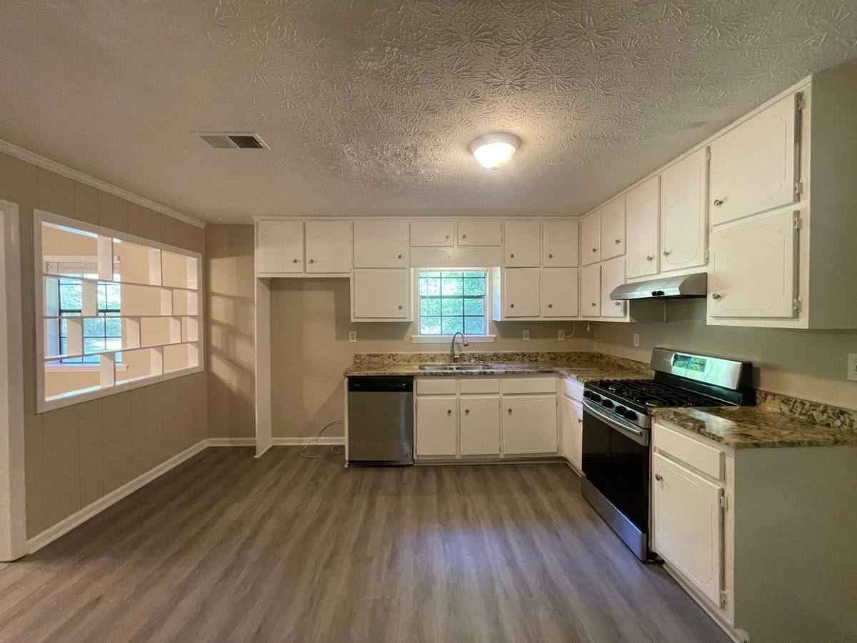 House for rent at 55 Huntridge Dr, Stockbridge, GA 30281