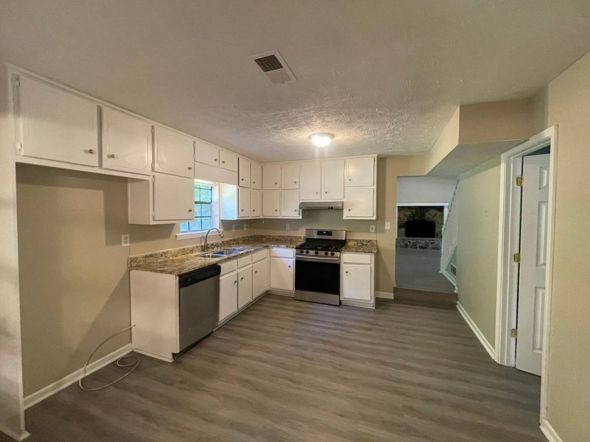 House for rent at 55 Huntridge Dr, Stockbridge, GA 30281