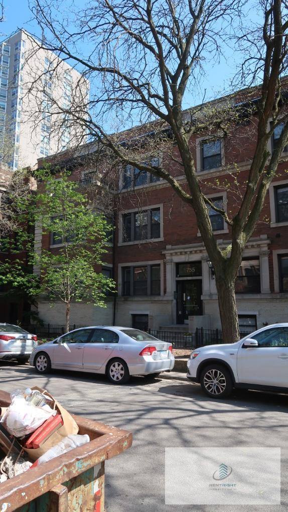 Apartment for rent at 755 W Buena Ave #103, Chicago, IL 60613