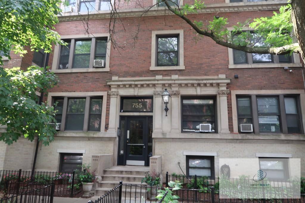 Apartment for rent at 755 W Buena Ave #103, Chicago, IL 60613