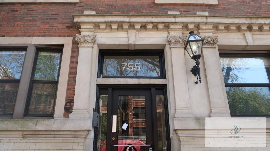 Apartment for rent at 755 W Buena Ave #103, Chicago, IL 60613