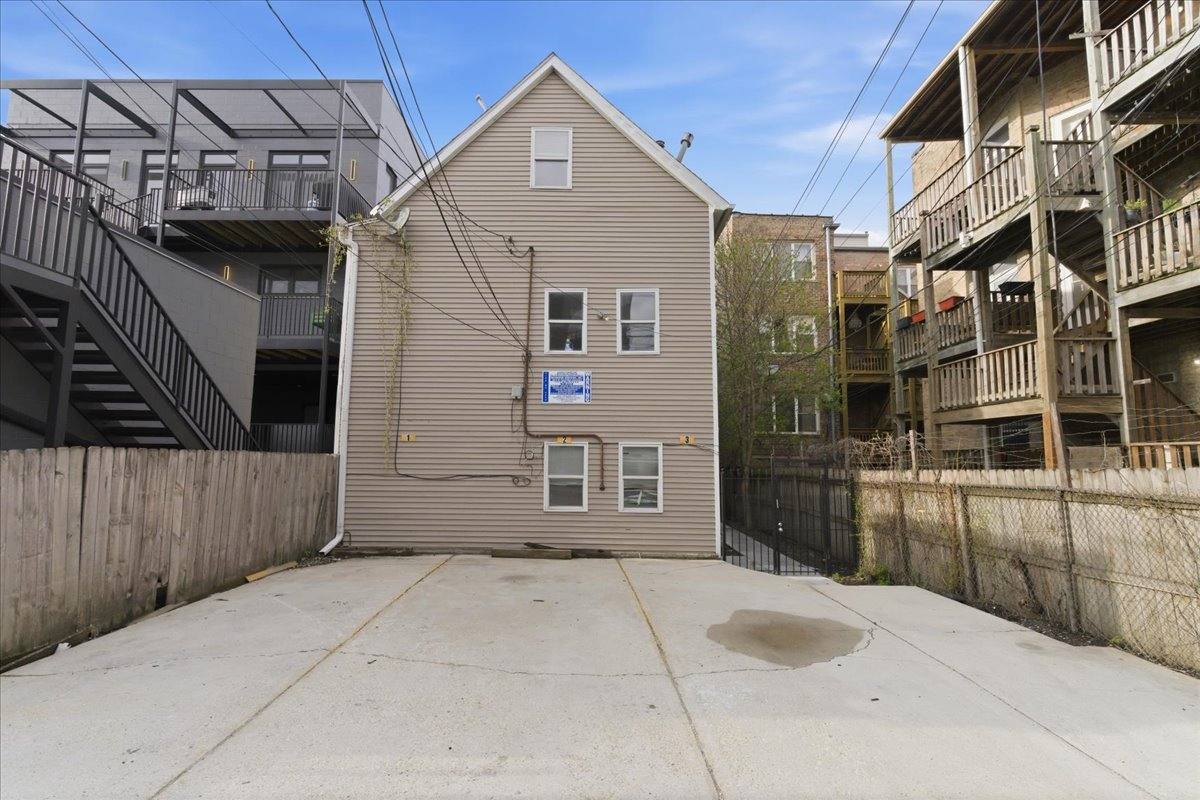 Apartment for rent at 2607 W Haddon Ave #2R, Chicago, IL 60622