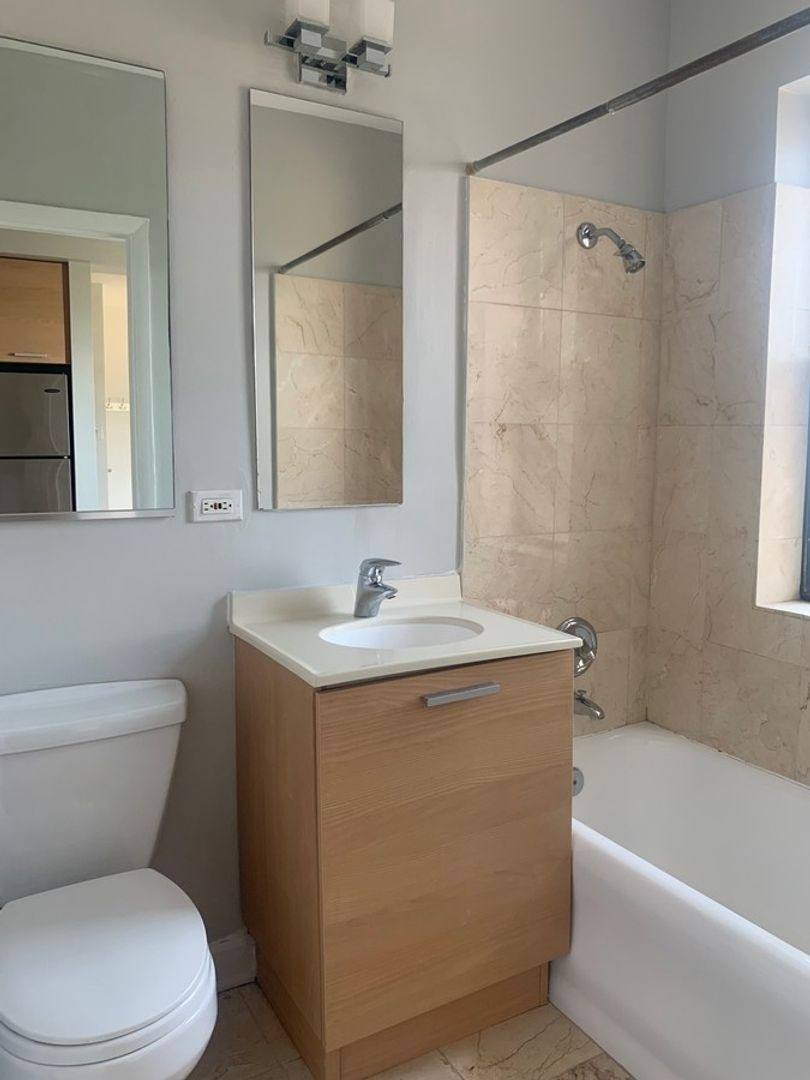 Apartment for rent at 732 W Bittersweet Place #601, Chicago, IL 60613
