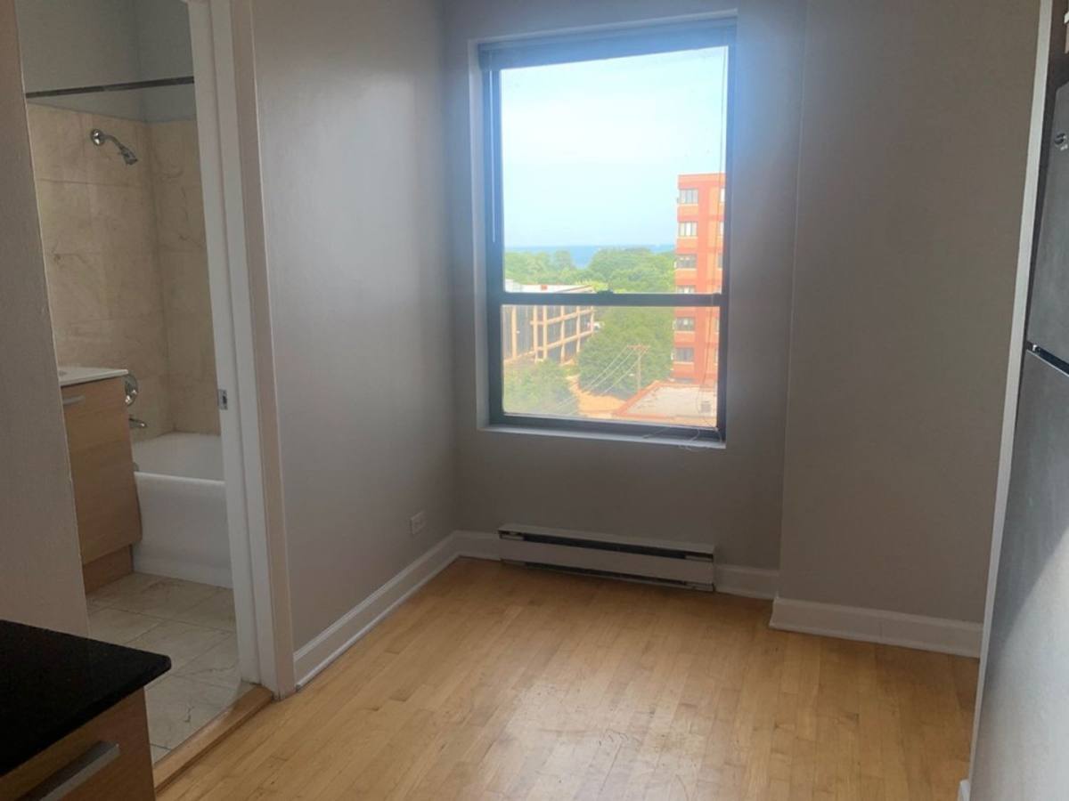 Apartment for rent at 732 W Bittersweet Place #601, Chicago, IL 60613