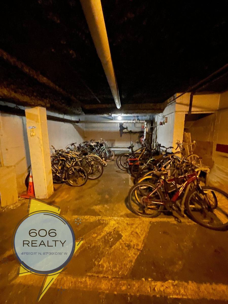 Apartment for rent at 744 W Gordon Terrace #103, Chicago, IL 60613