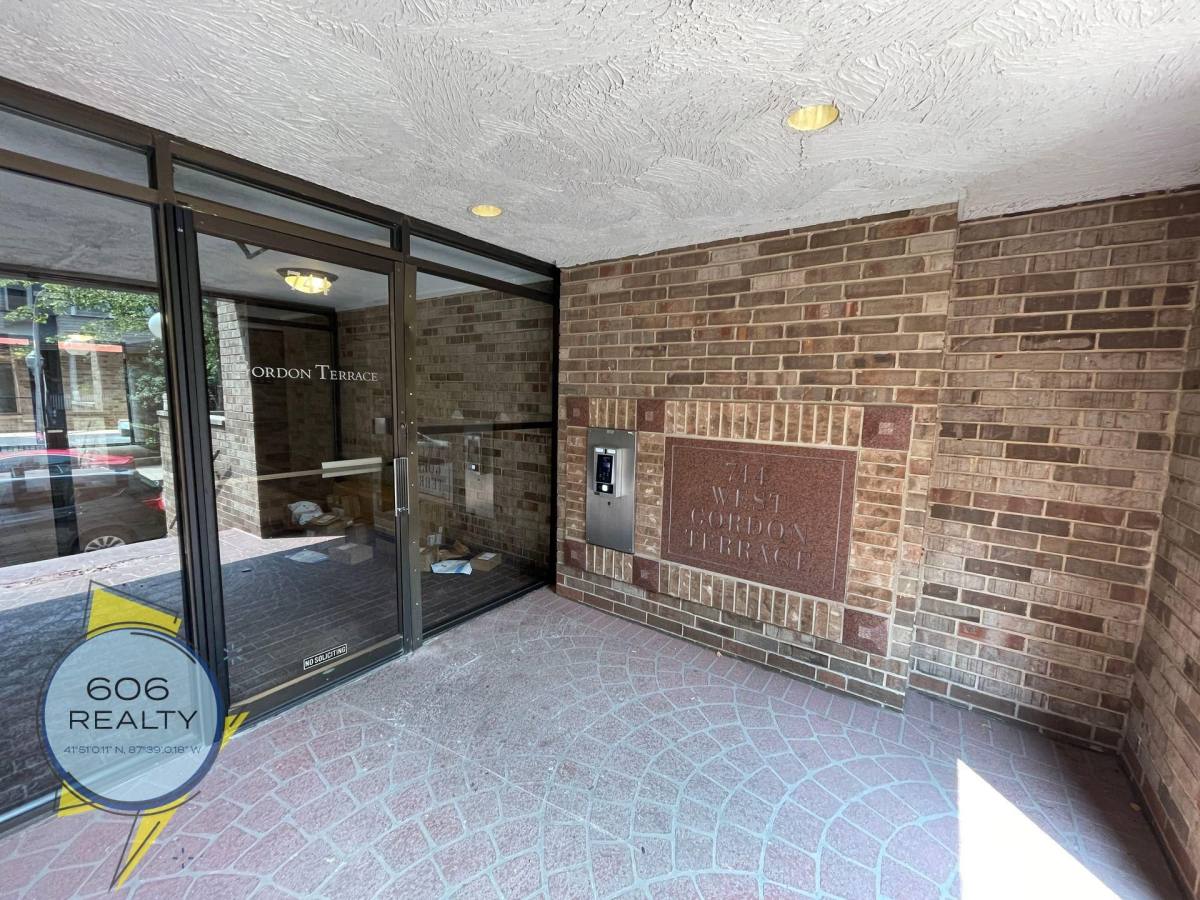 Apartment for rent at 744 W Gordon Terrace #103, Chicago, IL 60613