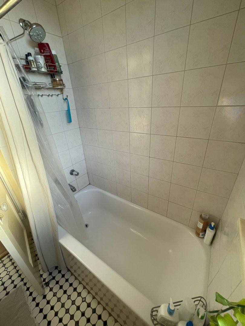 Apartment for rent at 1644 W Summerdale Ave #3N, Chicago, IL 60640