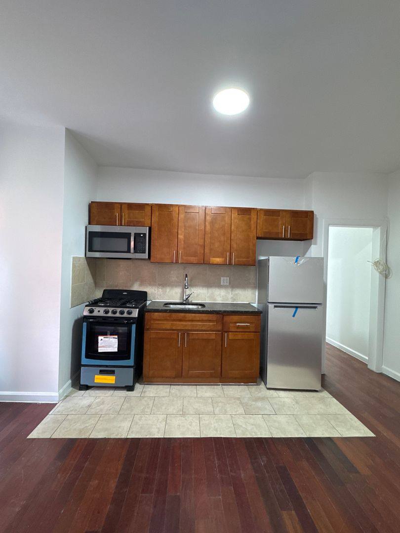 Apartment for rent at 1 Arden St, New York, NY 10040