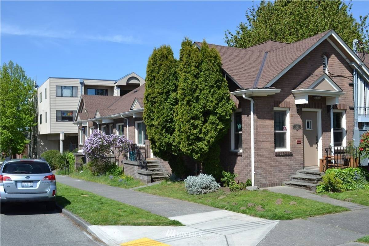 Apartment for rent at 4200 SW Manning St, Seattle, WA 98116